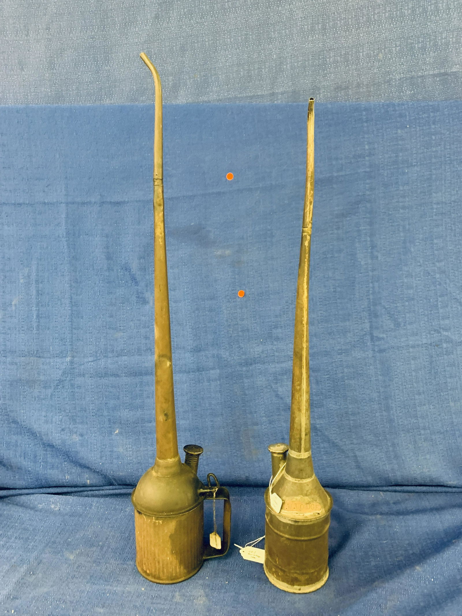 2 Antique Oil Cans with Thumb Triggers (1 of 4)