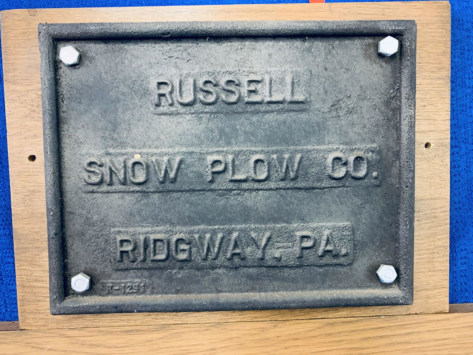 Jordan Spreader Cast Plate & Russel Snow Plow Cast: Jordan Spreader Cast Plate & Russel Snow Plow Cast Plate, Jordan Type A car #700, Russel Snow Plow Company, Ridgeway, Penn. Mounted on Wood, Jordan plate is broken on upper left corner