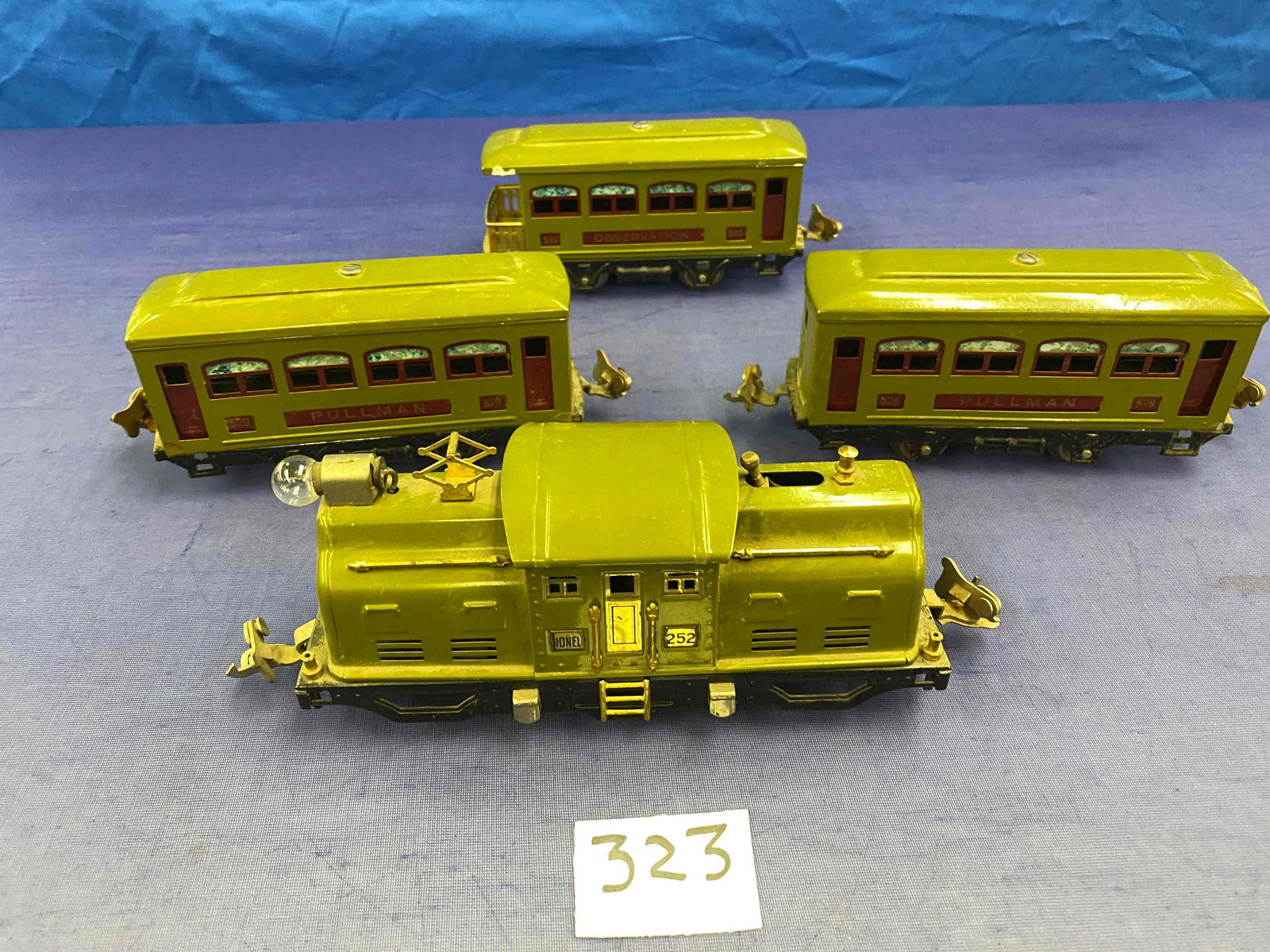 Lionel "O" Gauge 4 piece Train Set (1 of 6)