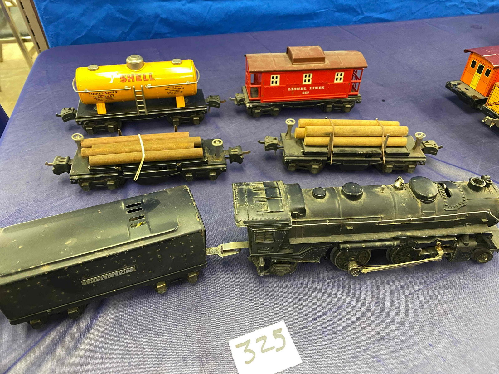 Lionel "O" Gauge 6 piece Train Set (1 of 6)