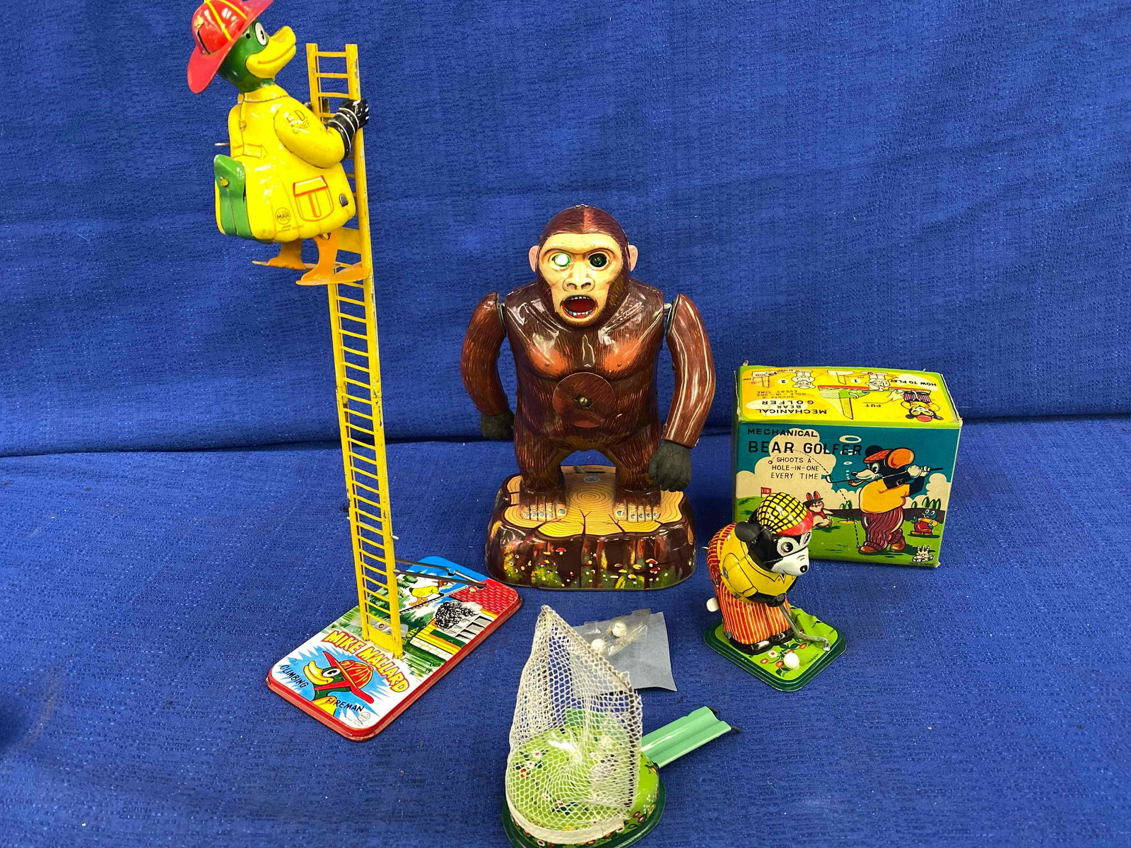 3 Mechanical Tin Toys (1 of 17)