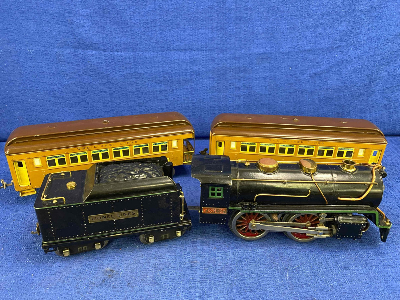 Lionel Standard Gauge 4-Piece Train Set (1 of 13)