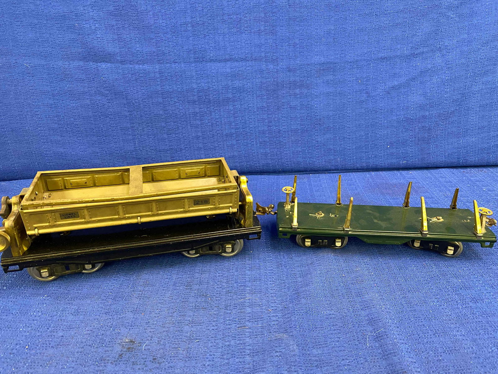2 Lionel Train Cars (1 of 10)