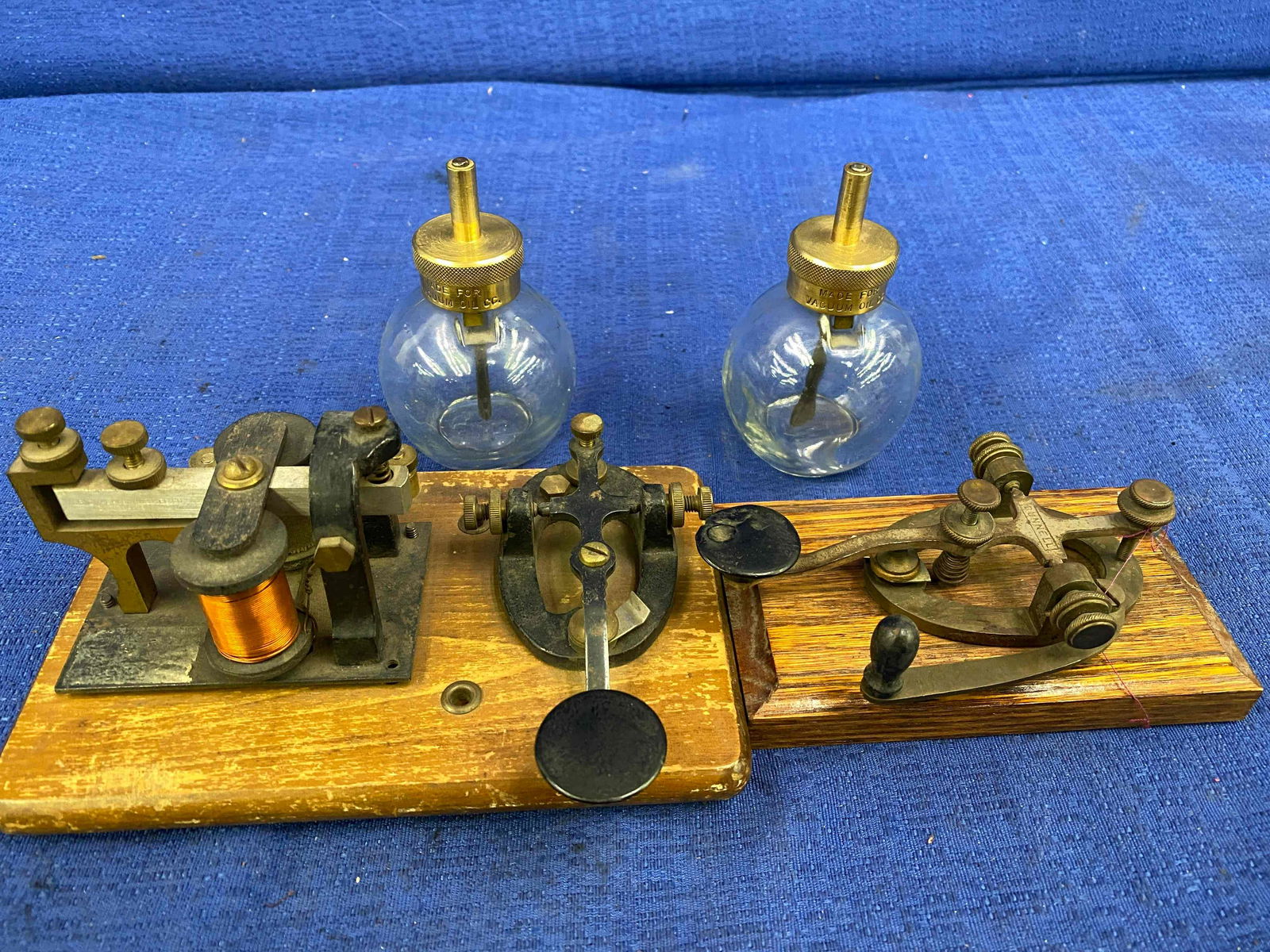 2 Telegraph Keys & 2 Brass/Glass Oilers (1 of 8)