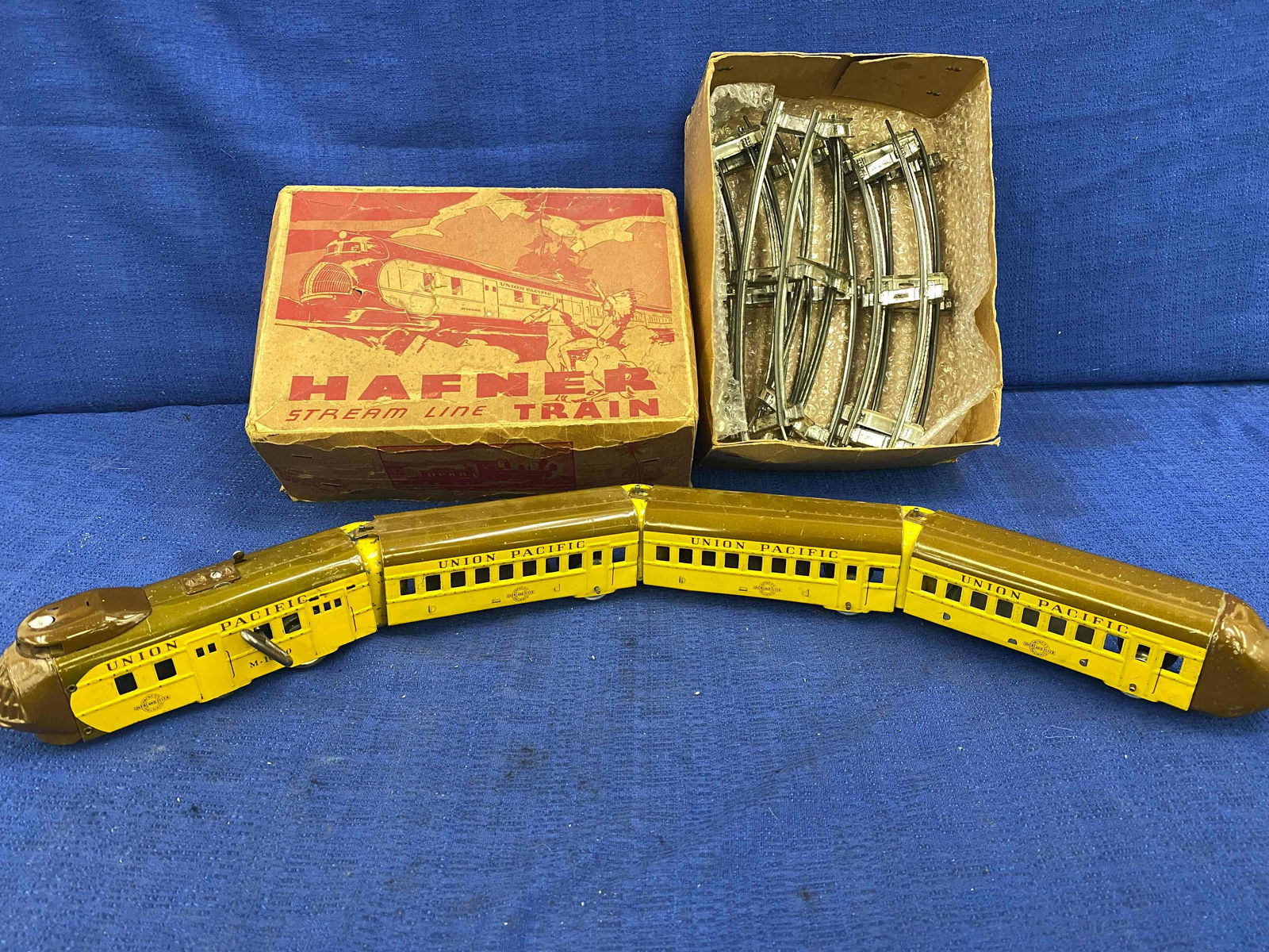 Hafner Steam Line Wind-Up Toy Train (1 of 11)