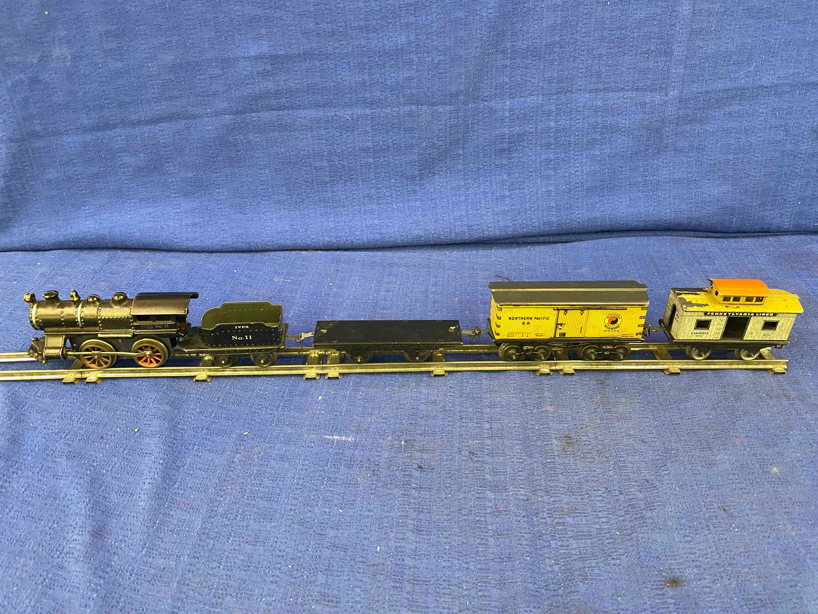 Ives no. 11 5-piece Train Set (1 of 13)