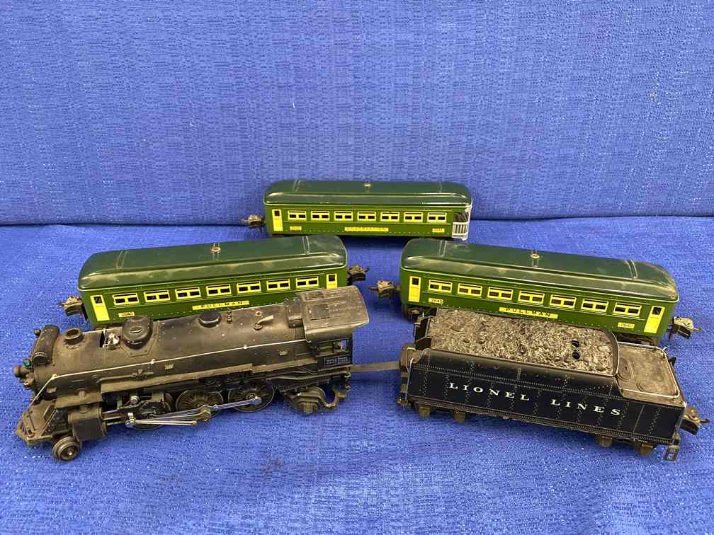 Lionel 5 pc. Passenger Set (1 of 8)