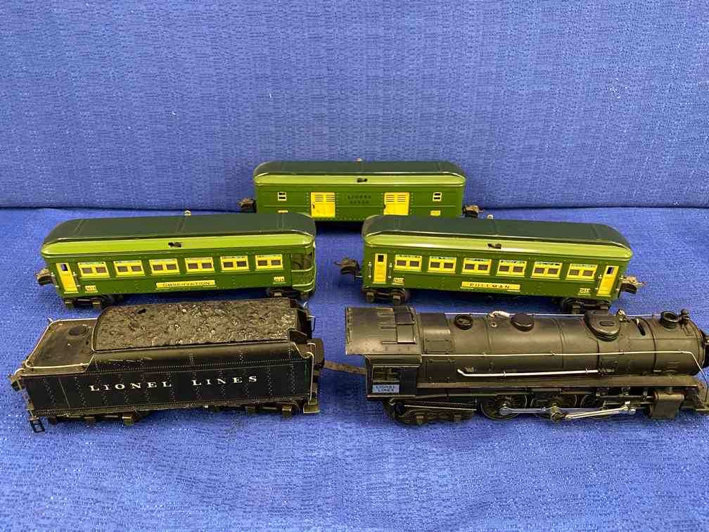 Lionel 5 pc. Passenger Train Set (1 of 9)