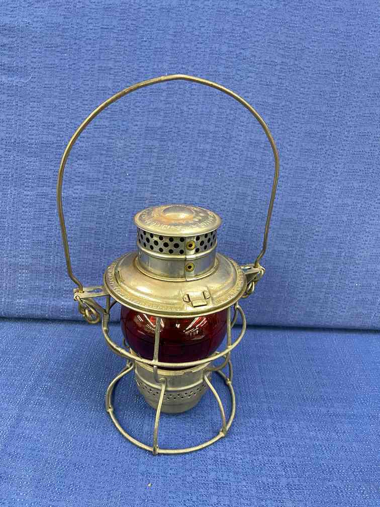 Minneapolis & St. Louis Short Globe Switchman Lantern (1 of 6)