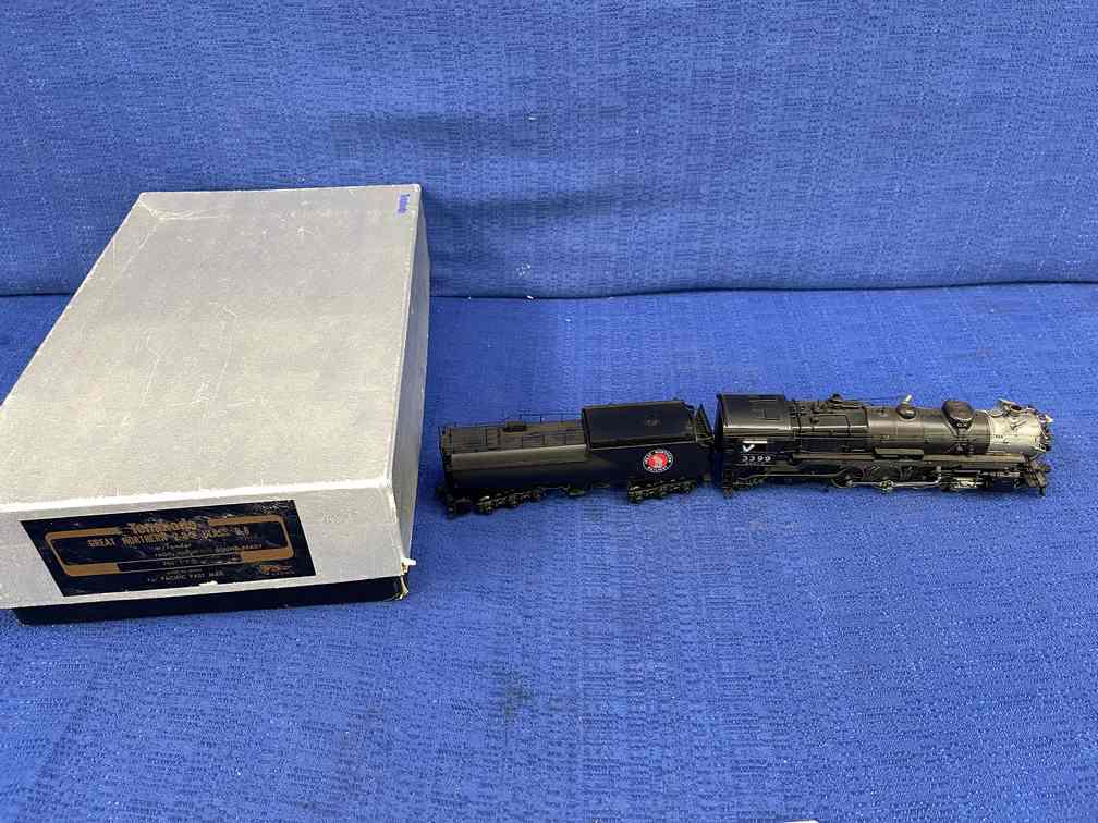 Tenshodo Great Northern '0-8' 2-8-2 (1 of 8)