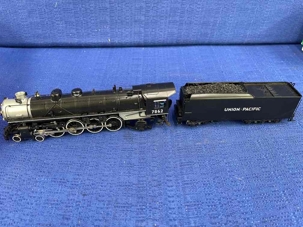 Westside Union Pacific "7000" Railroad Engine & Tender (1 of 7)