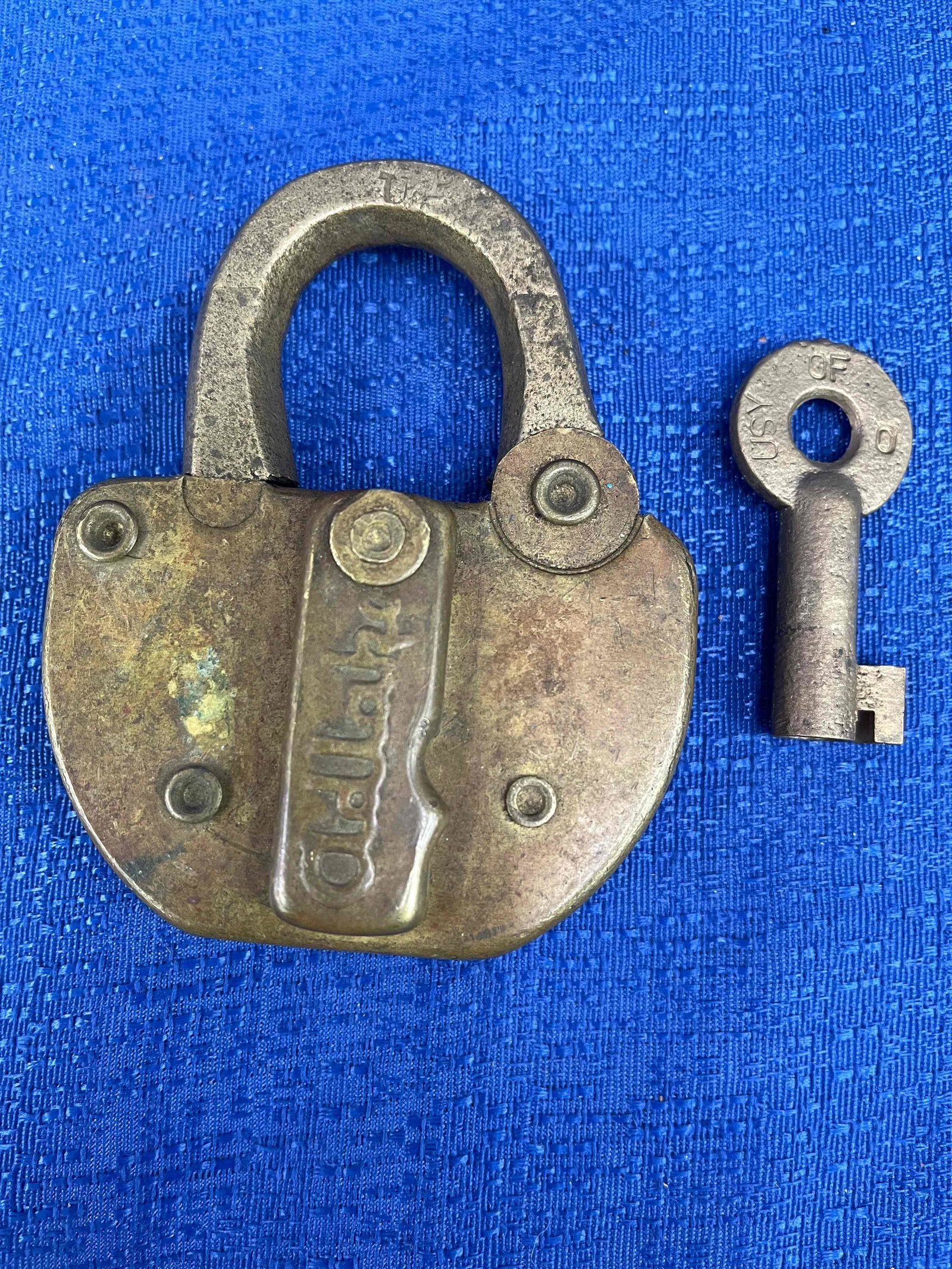 Union Stock Yards of Omaha, Adlake Brass Lock and Key: Union Stock Yards of Omaha, Adlake Brass Lock and Key. Keys/Locks are all marked U.S.Y. of O. Brass Adlake lock and Adlake key from the Union Stock Yards of Omaha "USY of O" on both the lock and key. 