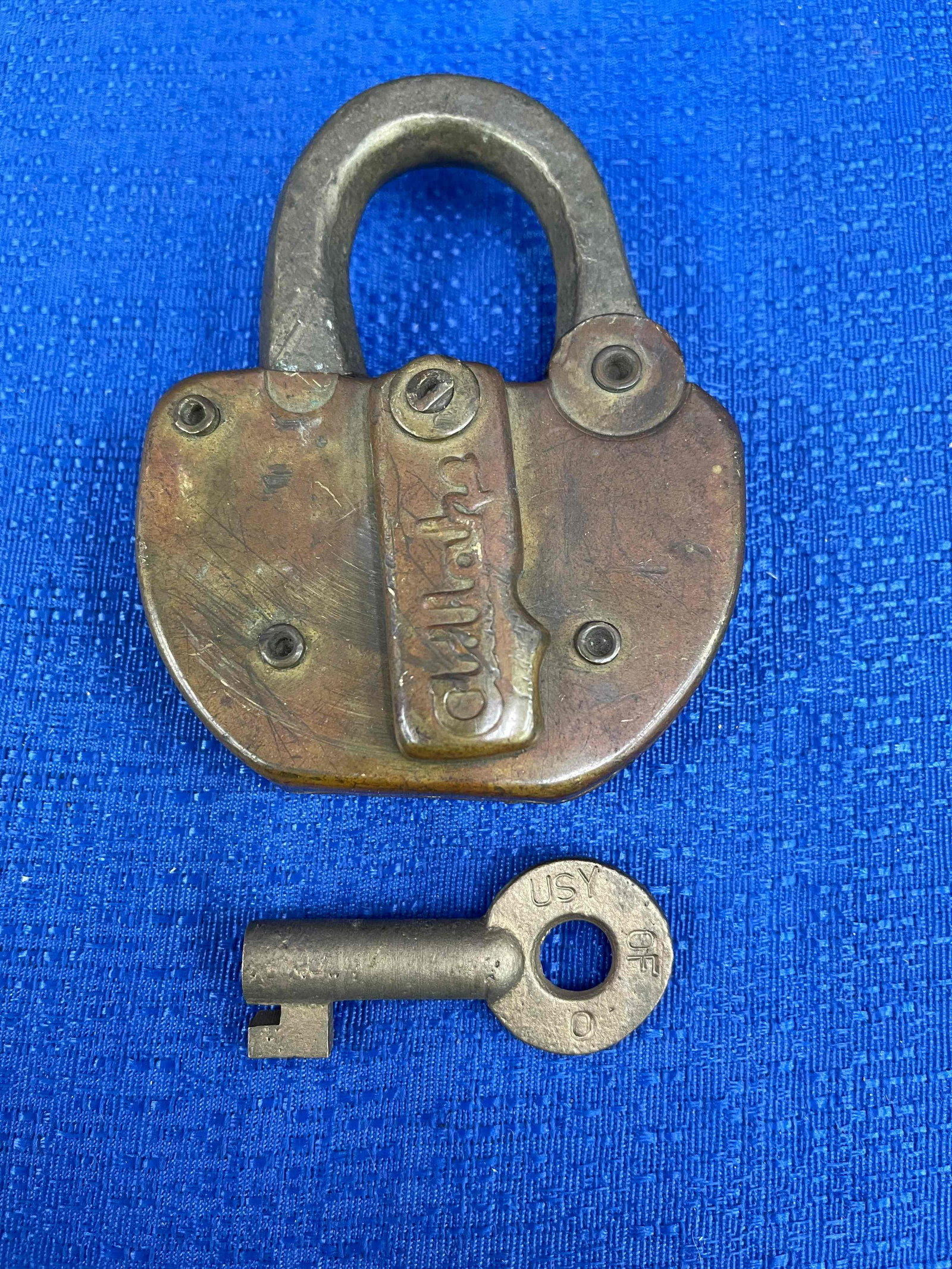 Union Stock Yards of Omaha, Adlake Brass Lock and Key: Union Stock Yards of Omaha, Adlake Brass Lock and Key. Keys/Locks are all marked U.S.Y. of O. Brass Adlake lock and Adlake key from the Union Stock Yards of Omaha "USY of O" on both the lock and key. 