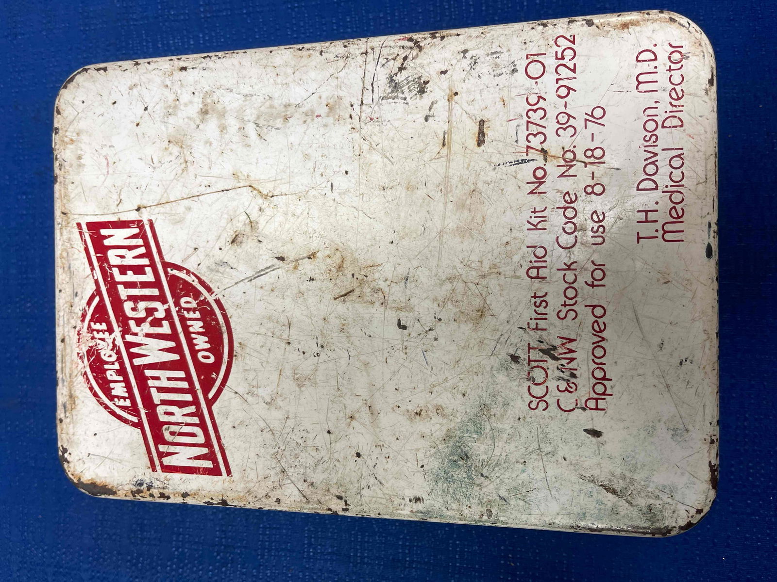 C.& NW. R.R. Medical Supplies Case with Original Supply (1 of 4)