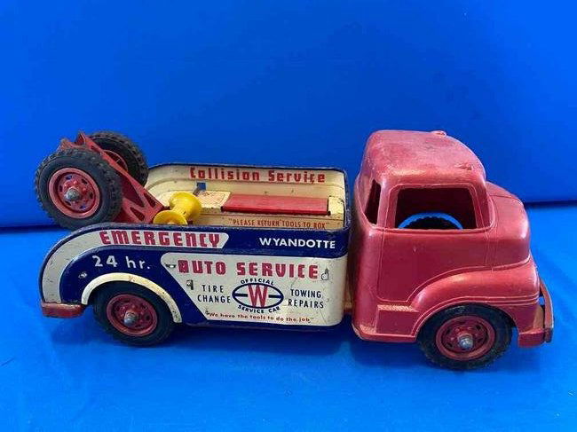 Wyndotte Emergency Auto Service Tow Truck (1 of 11)