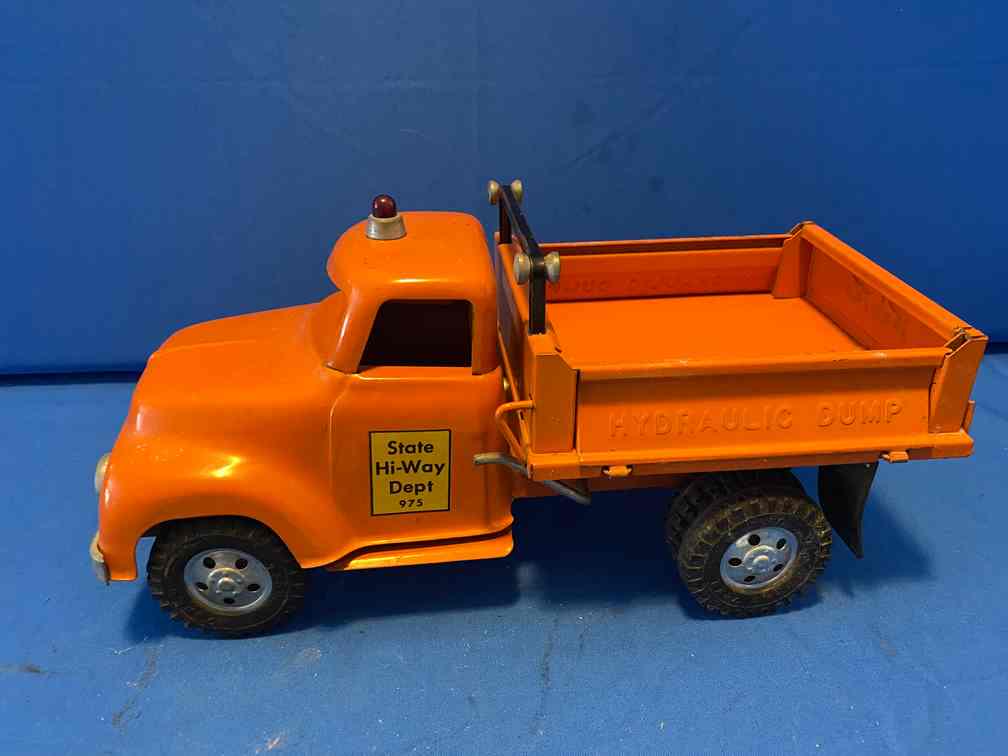 Tonka State Hi-way Dept. 975 Hydraulic Dump Truck (1 of 9)