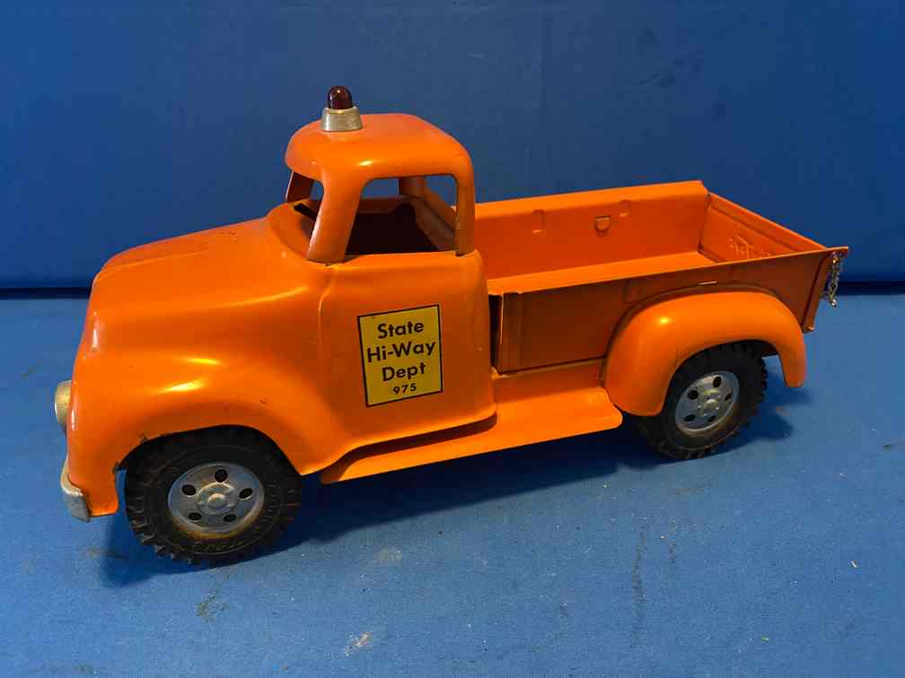 Tonka State Hi-way Dept. 975 Step Side Pick-up Truck (1 of 7)