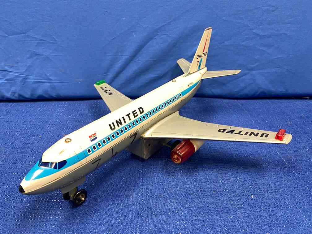 Metal Battery Operated Airplane: United Airlines, T.N- made in Japan N737U, Very clean, 747 written in marker. Small crack in plastic above wing.