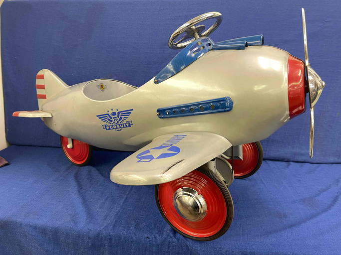 Metal Airplane Pedal Car Apr 23, 2022 Nordic Auction in MN
