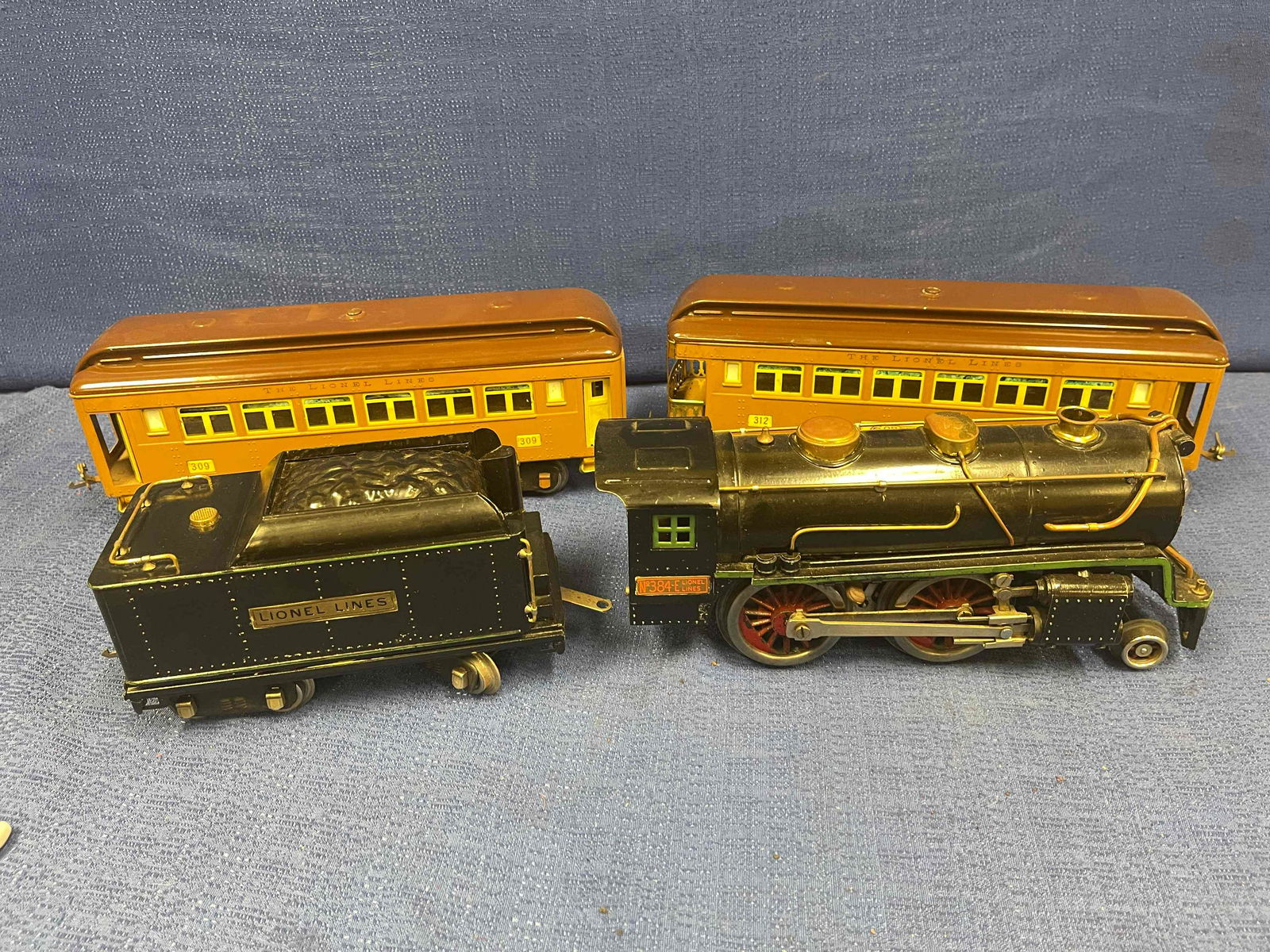 Lionel Standard Gauge 4 pc. Train Set (1 of 11)