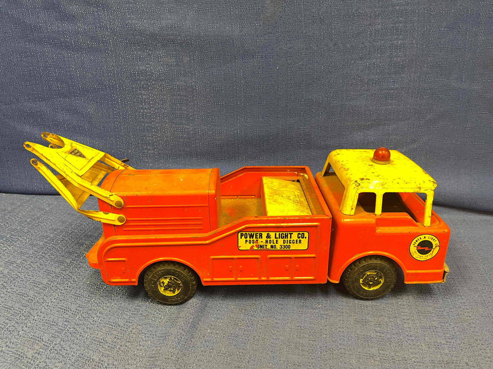 Vintage NY-Lint Toy Post Hole Digger (1 of 8)