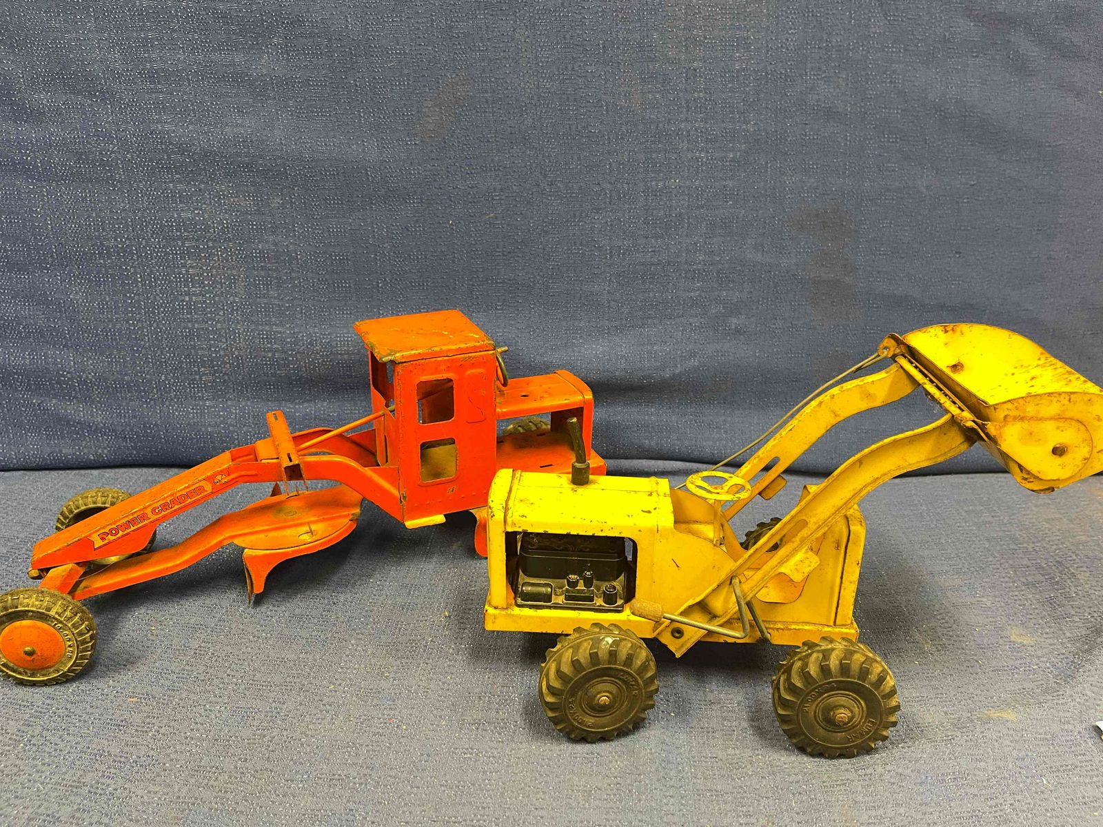 2 Marx Toys - Loader & Grader (1 of 8)