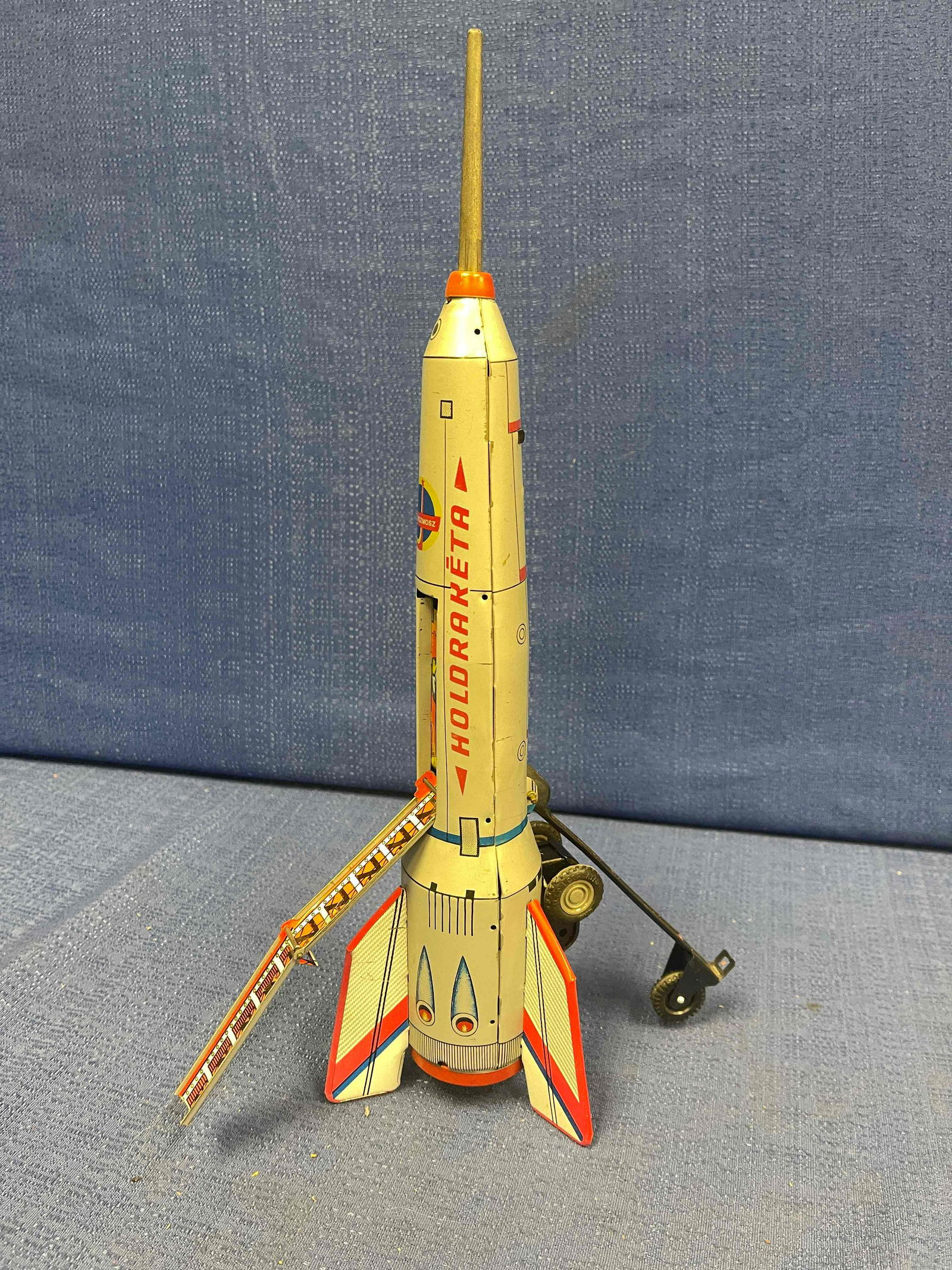 Interkozmosz Holdraketa Vintage Tin Toy Rocket (1 of 5)