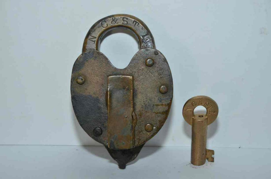 Nashville, Chattanooga and St Louis RR Brass Lock and Key (1 of 8)