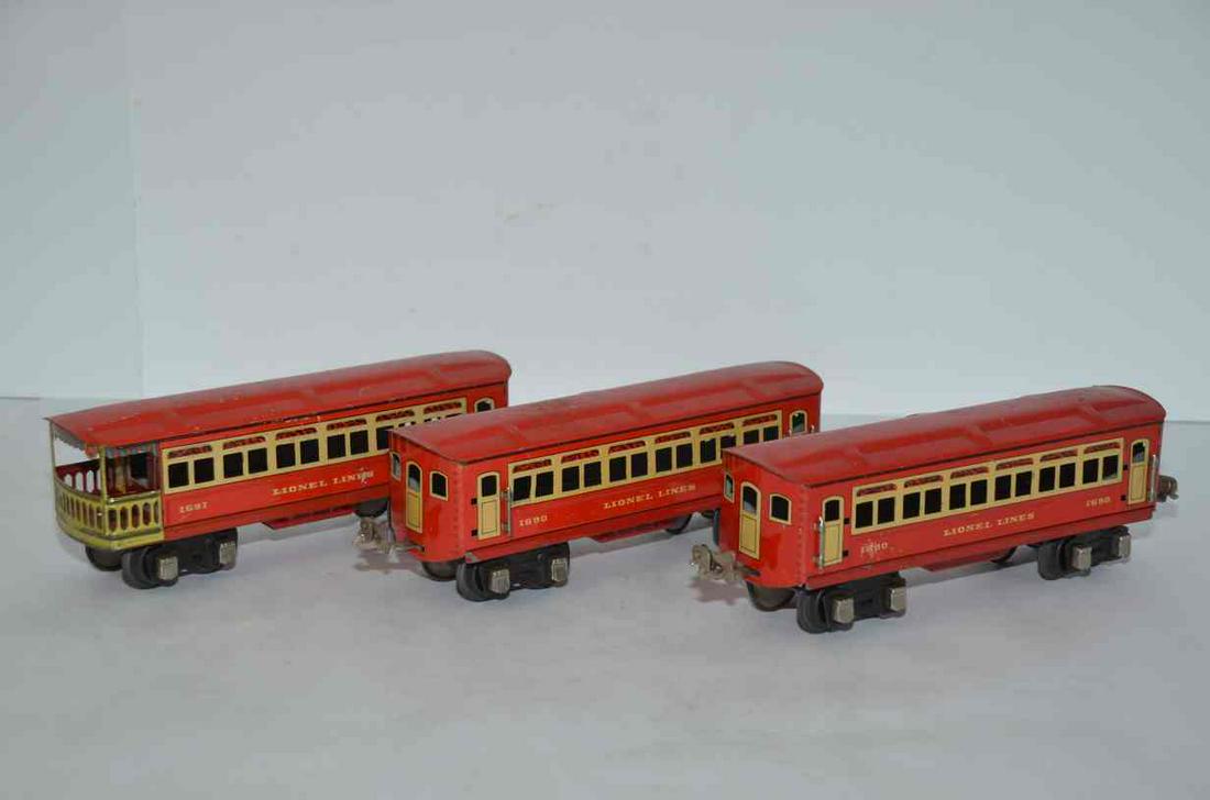Lionel Pre War Tin Plate #1690 and #1691 Coaches (1 of 3)