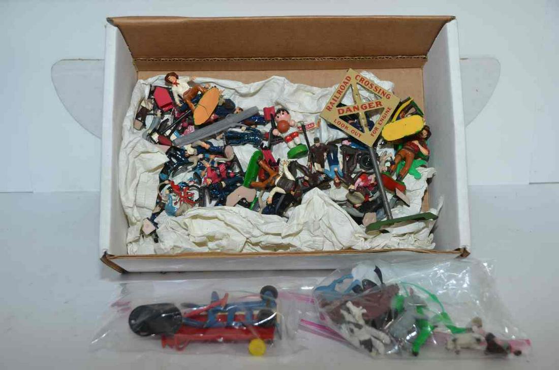 Box of Miscellaneous O Scale Figures (1 of 2)