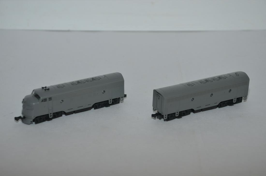 Kato EMD F7A/B Diesel Loco Pair-N Scale: This is a pair of undecorated Kato F7A/B units in N scale. Both locomotives were tested and run well!