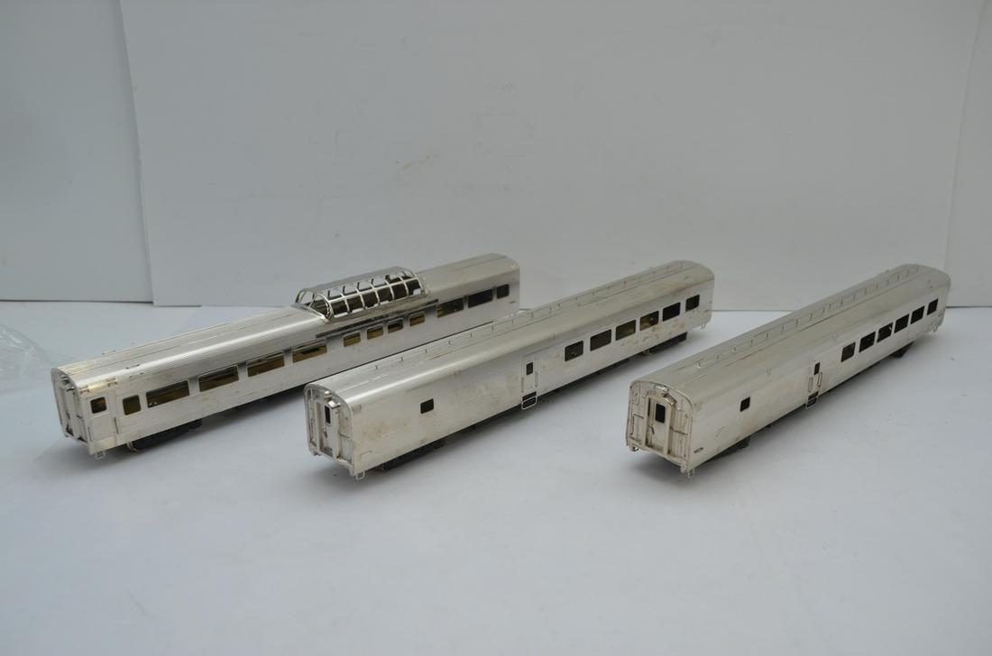 Nickel Plate Products Brass Dome Coach and Diners-HO Scale: This is a Nickel Plate Products Brass dome coach and diner set, as well as an additional diner. One of the wheels for the additional diner is inside the car. Like new!