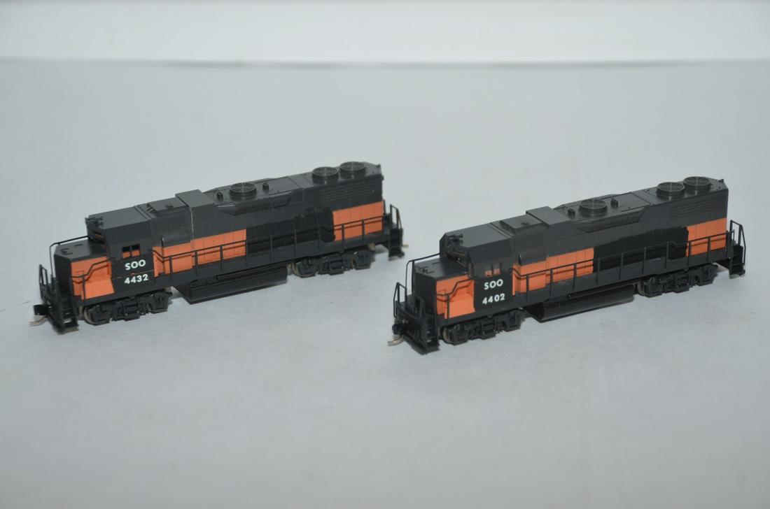 Kato GP38-2 Soo Line/Milw Rd Diesel Loco Pair-N Scale (1 of 3)