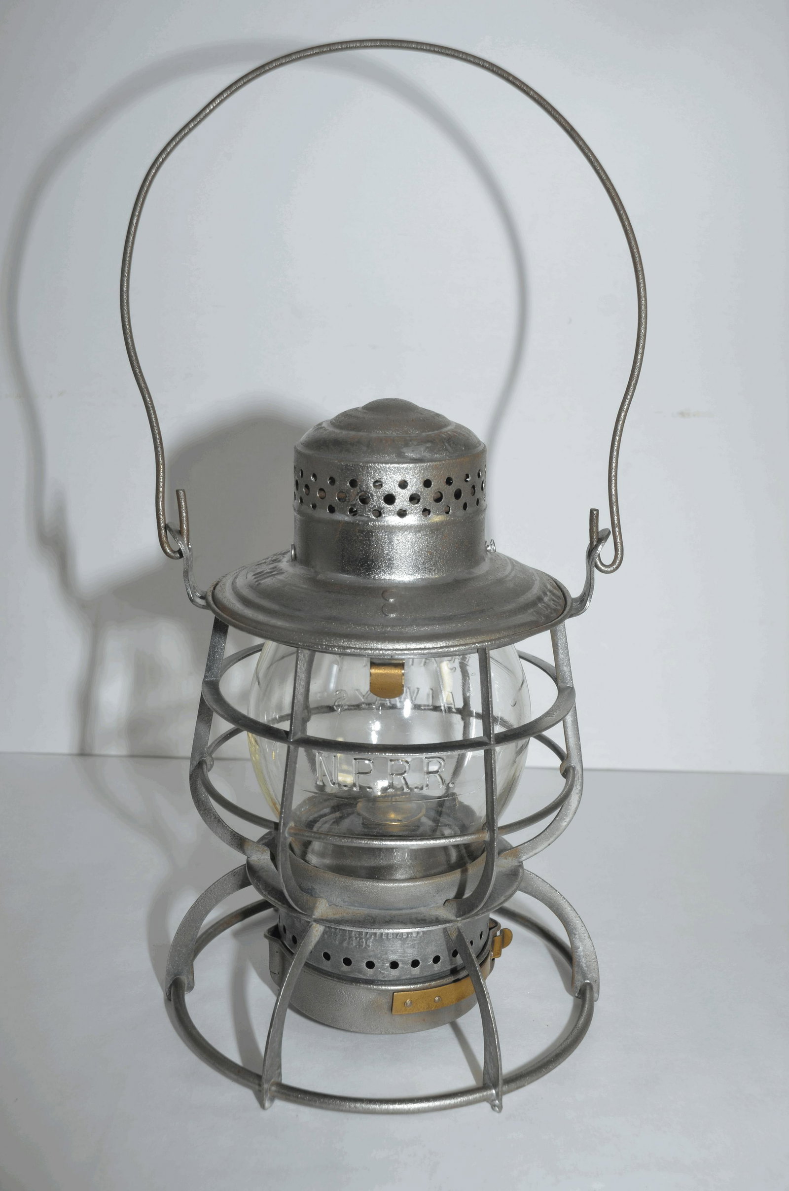 Northern Pacific RR Armspear Switchmans Lantern (1 of 10)
