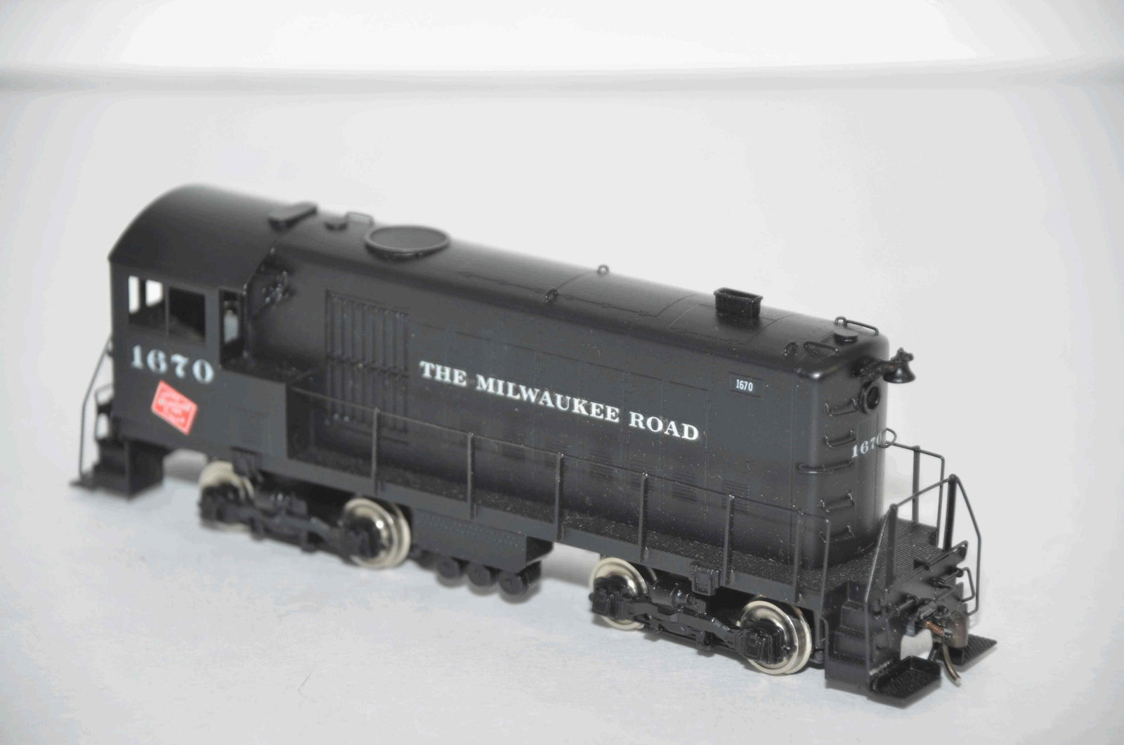 Hallmark Models Brass Milwaukee Road HH1000 Diesel-HO Scale (1 of 4)
