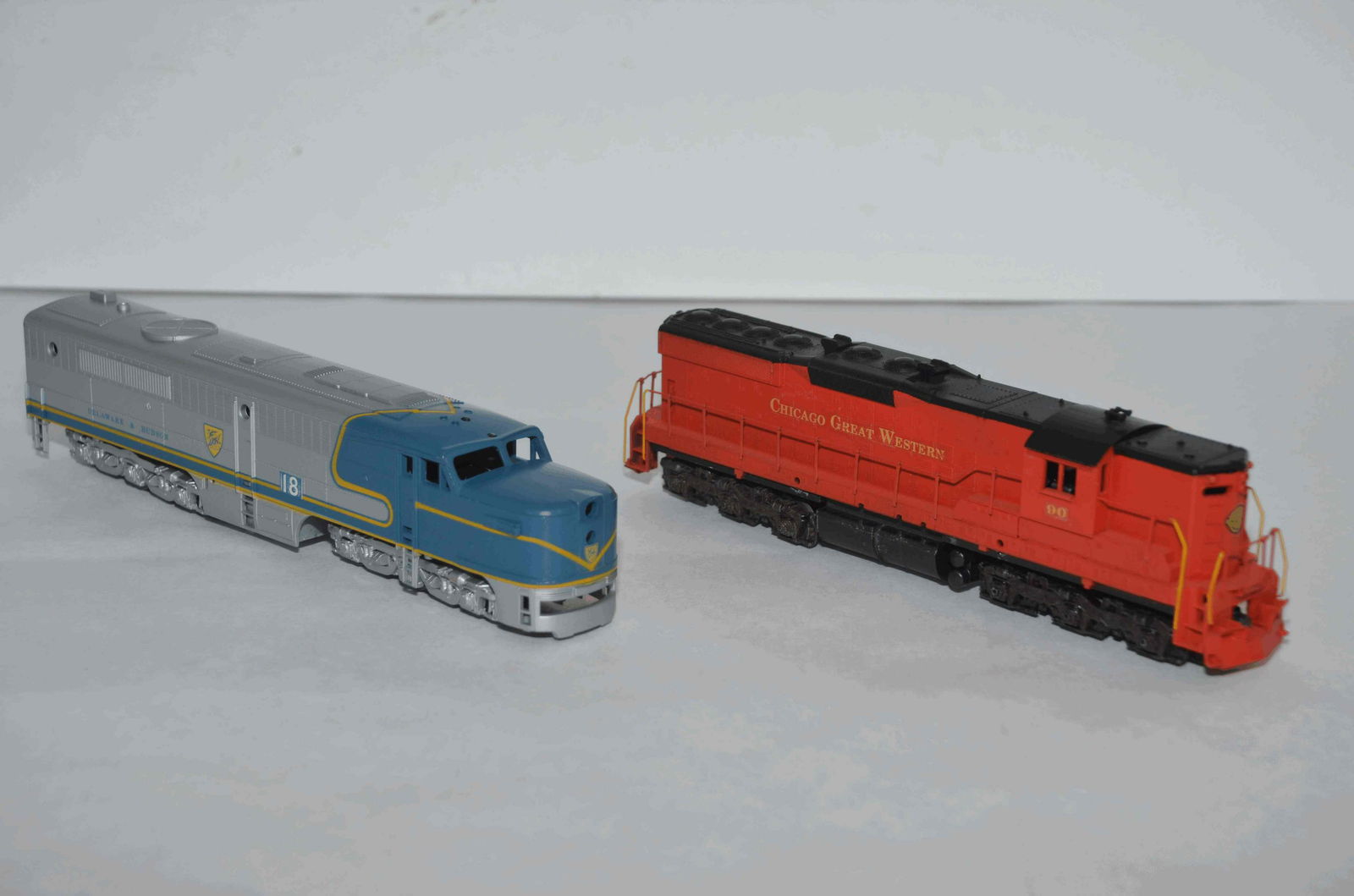Two Athearn Diesels-Delaware and Hudson PA1 and CGW SD9-HO Scale (1 of 4)