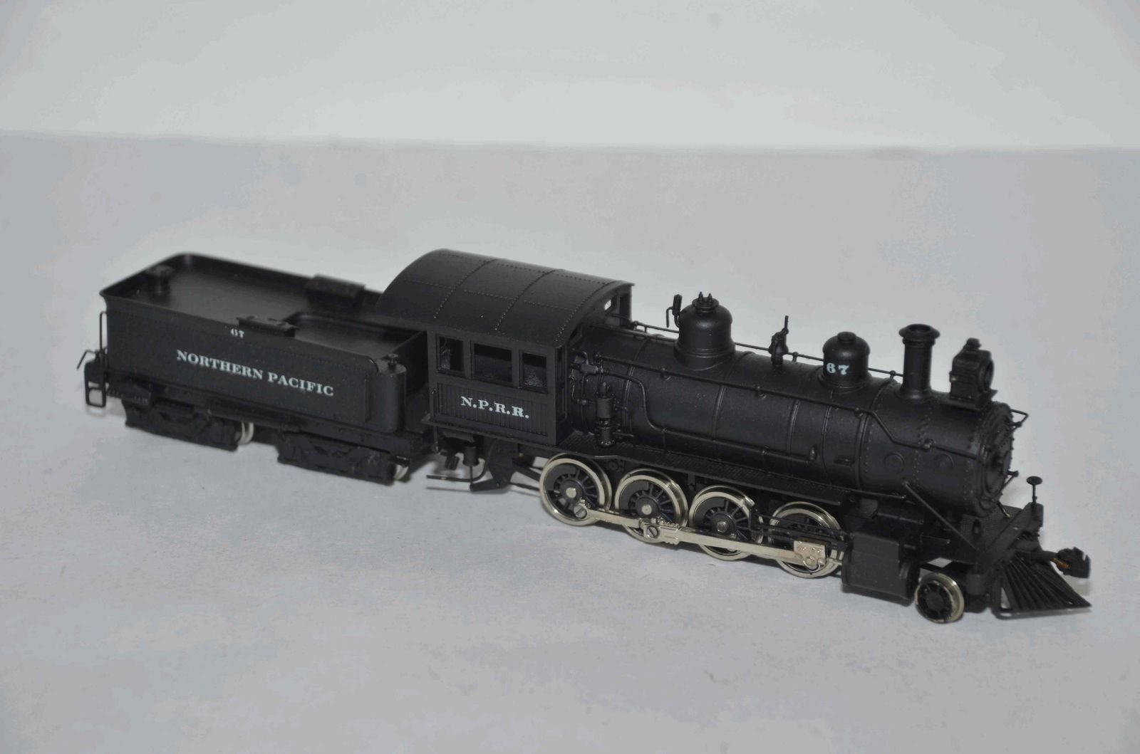 Gem Brass Models 2-8-0 Northern Pacific Steam Loco-HO Scale: This is a Gem Brass Models 2-8-0 Northern Pacific steam locomotive in HO scale. It will need service to run properly. Nice detail on this locomotive.