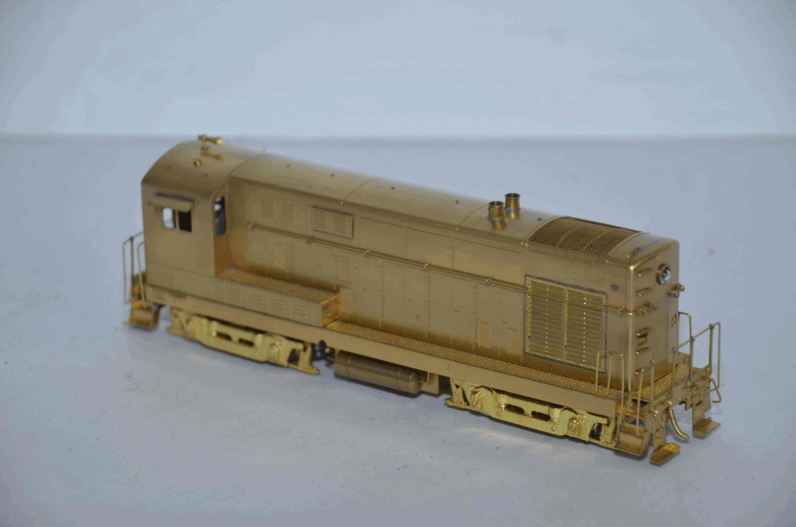 Hallmark Brass Models Fairbanks Morse H12-44 Diesel-HO Scale (1 of 3)
