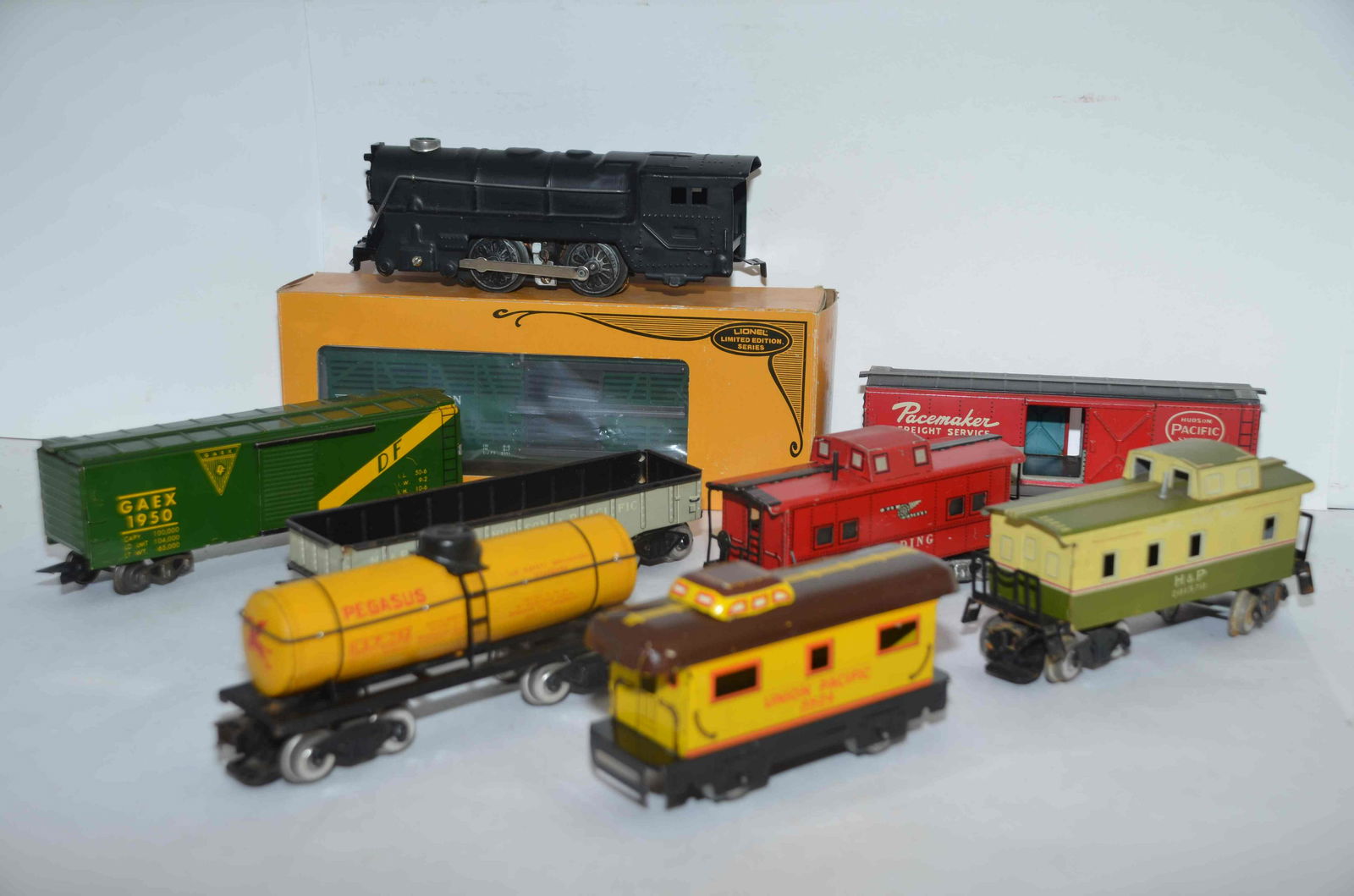 Nine Mixed Marx and Lionel Post War O Scale Cars (1 of 1)
