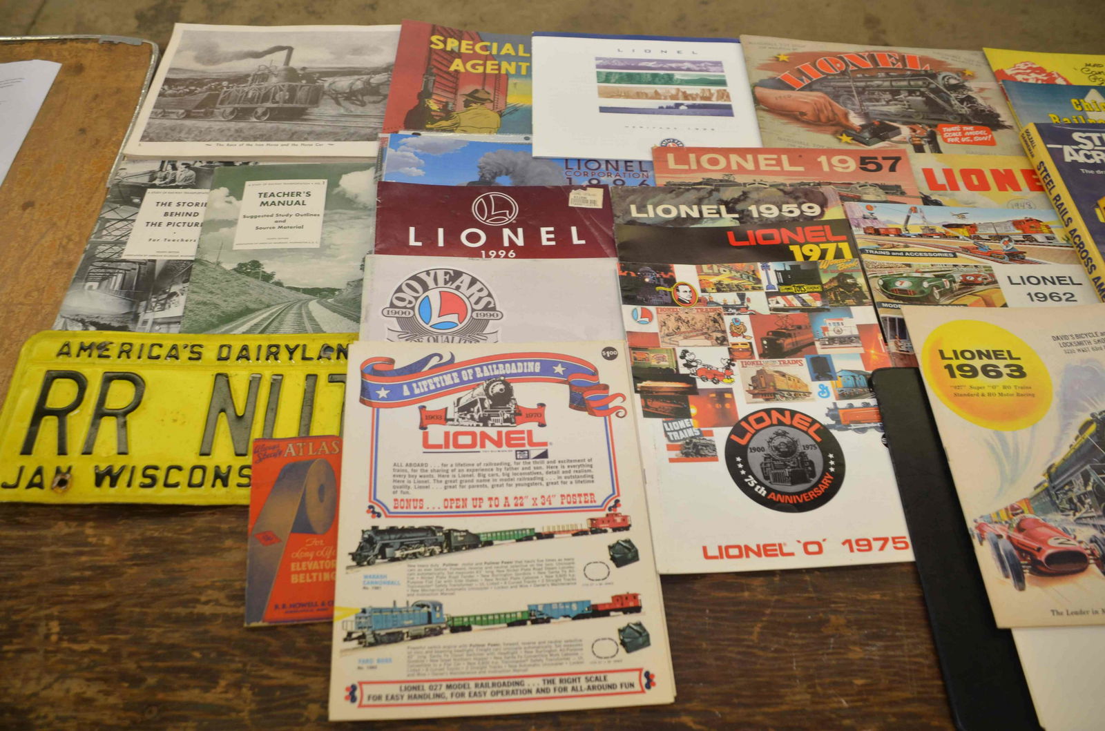 Railroad Book/Brochure/Magazine Lot (1 of 3)