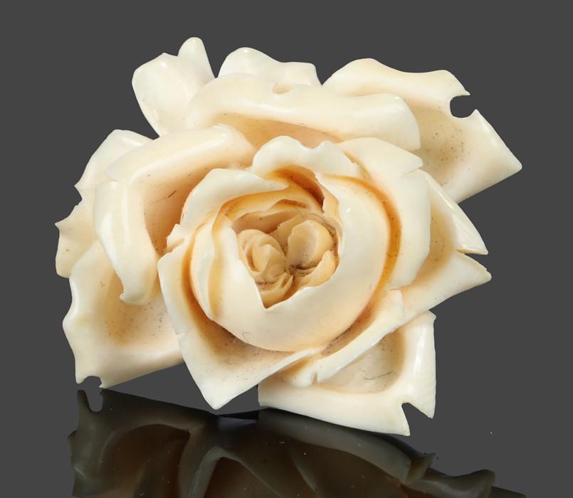 Victorian ivory carved flower head, in the form of a (1 of 1)
