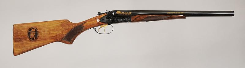 John Wayne Commemorative Coach Gun: double barrel side by side 12 ga., 2-3/4 in. chambers, 18-3/4 in. barrels, SN 40673B, edition number "JW-0071" inscribed in gold in front of trigger guard, top of barrel rib "United States Society of