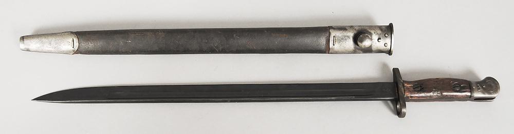 British Pattern 1907 Bayonet: 17 in. blade, overall length 21-7/8 in.,ÿmanufactured September 1909, royal crown over "ER" for Edward Rex, over "1907/9 '09" on blade near guard, other side of blade has three identical crown over "