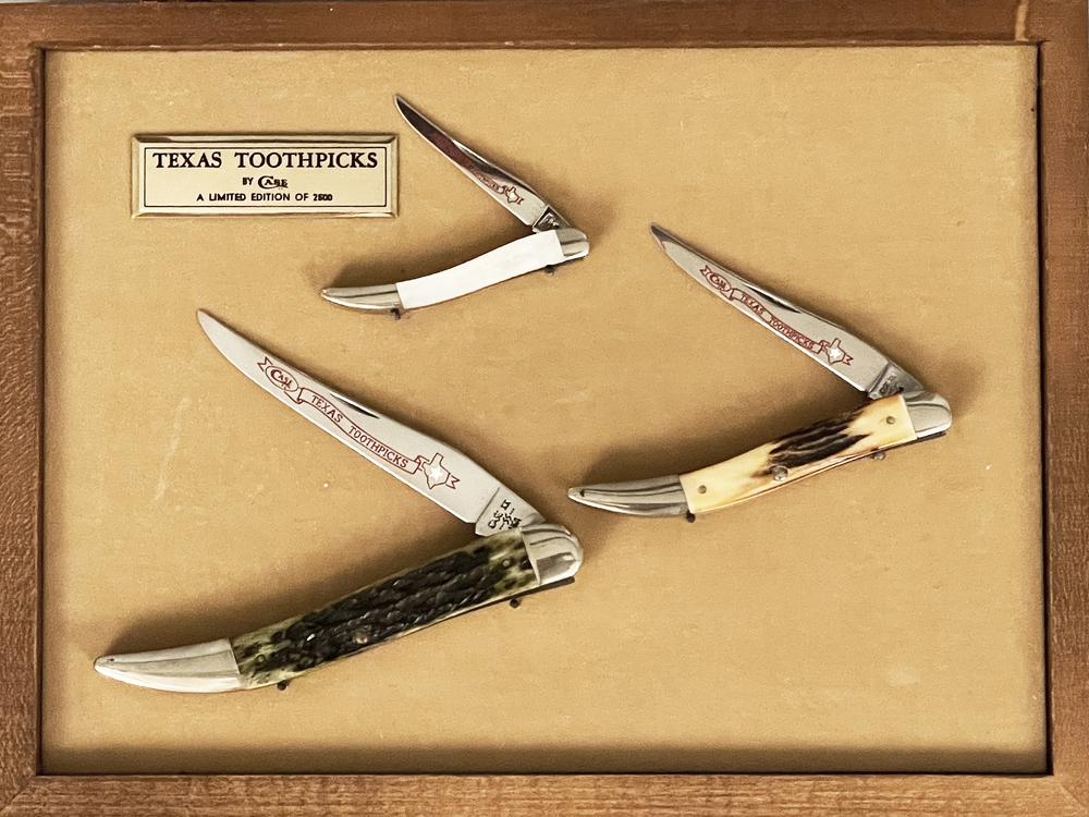 Case XX SS USA Texas Toothpicks Knife Set: 1982 serial number on all three knives, G610098-large Olive Green Bone handle, 4 in. blade, 5-1/2 in. overall; 510094-Stag handle, 3 in. blade, 4-1/4 in. overall; 810096-Pearl handle, 2 in. blade, 3 i