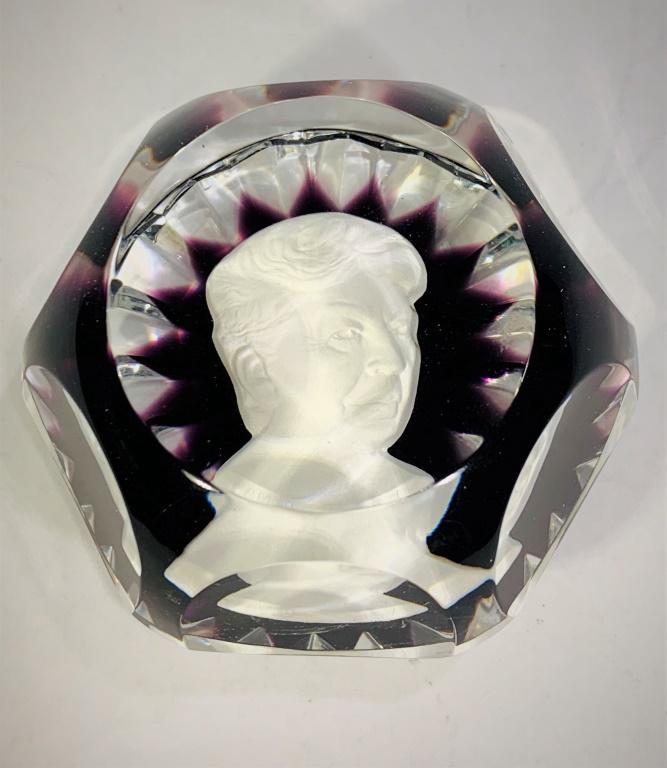 Baccarat Sulphide Paperweight Eleanor Roosevelt (1 of 4)