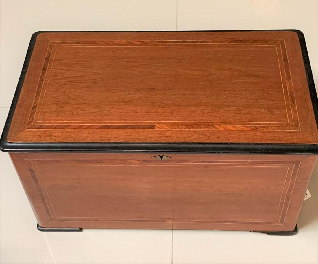 Antique Swiss 8 Tune Music Box (1 of 4)