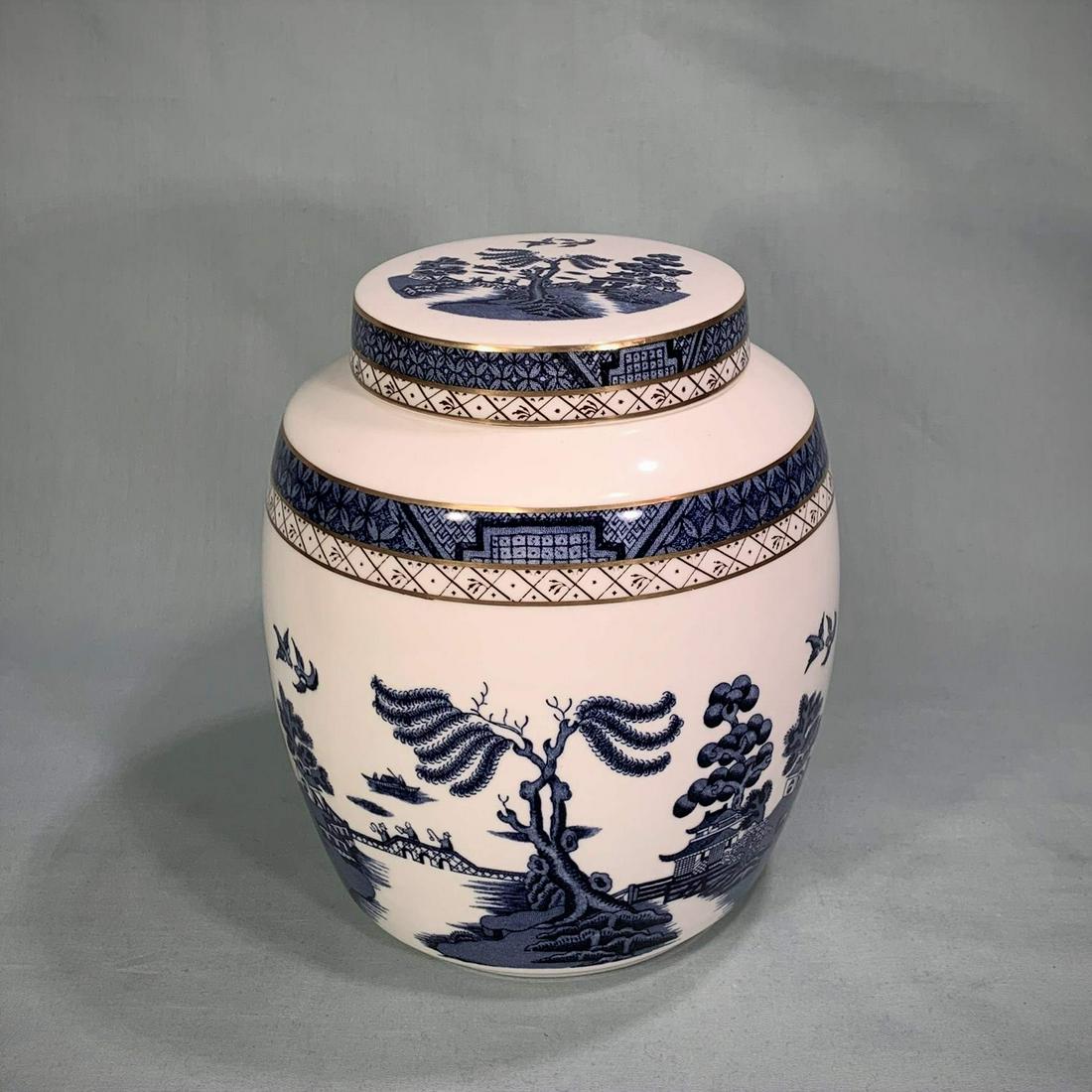 Royal Doulton Booths Real Old Willow Ginger Jar: Vintage Royal Doulton Booths Real Old Willow Porcelain Ginger/Biscuit Jar. Signed on the base. Good condition. Measures 7-1/2" H x 5-1/2" W.