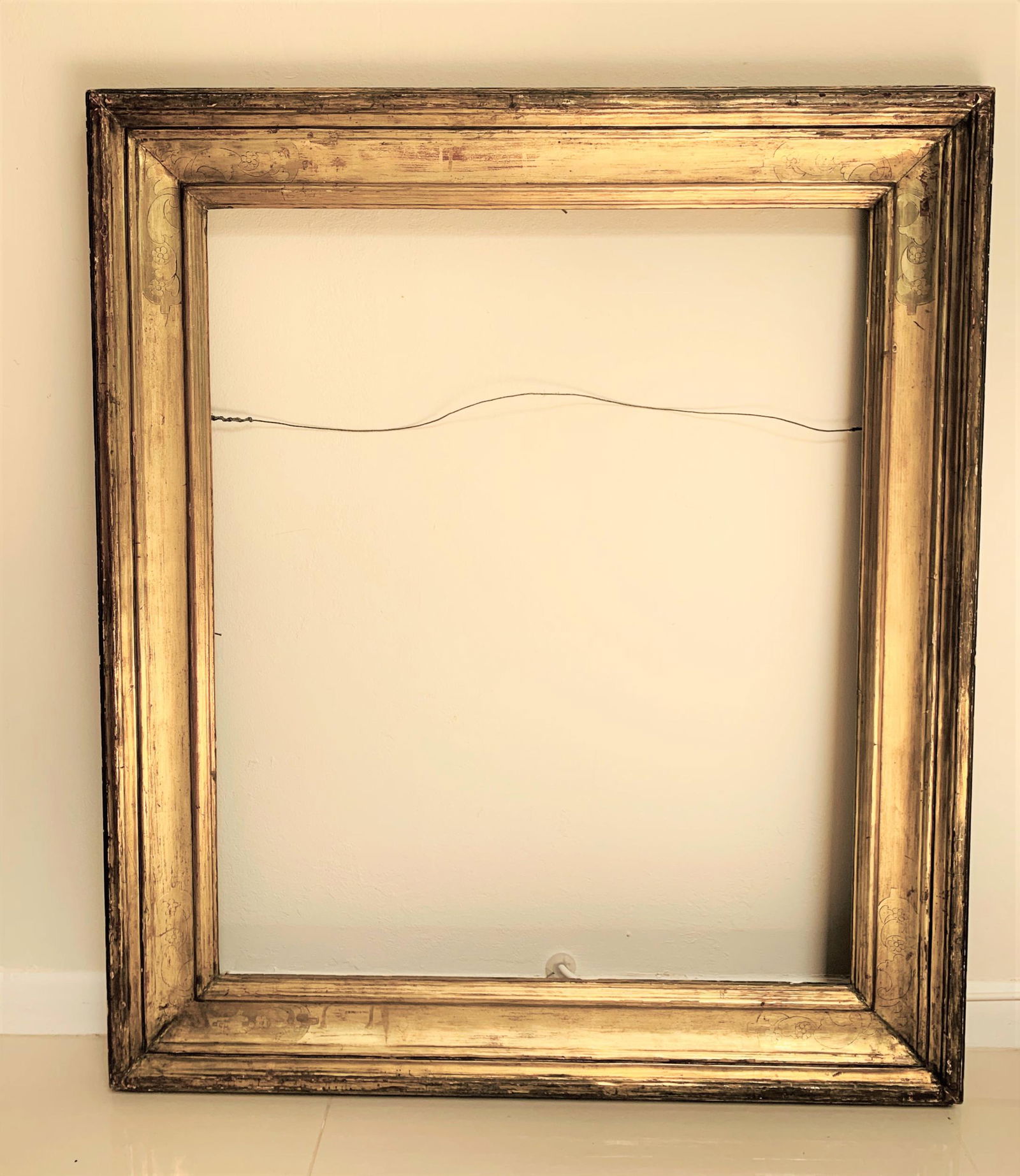 Philip Yates Newcomb-Macklin Period Frame. Carved gilt (1 of 7)