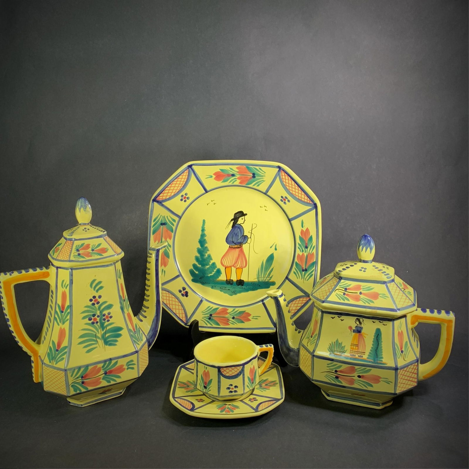 Nice Vintage 31 Pc French Quimper Soleil Pottery (1 of 6)