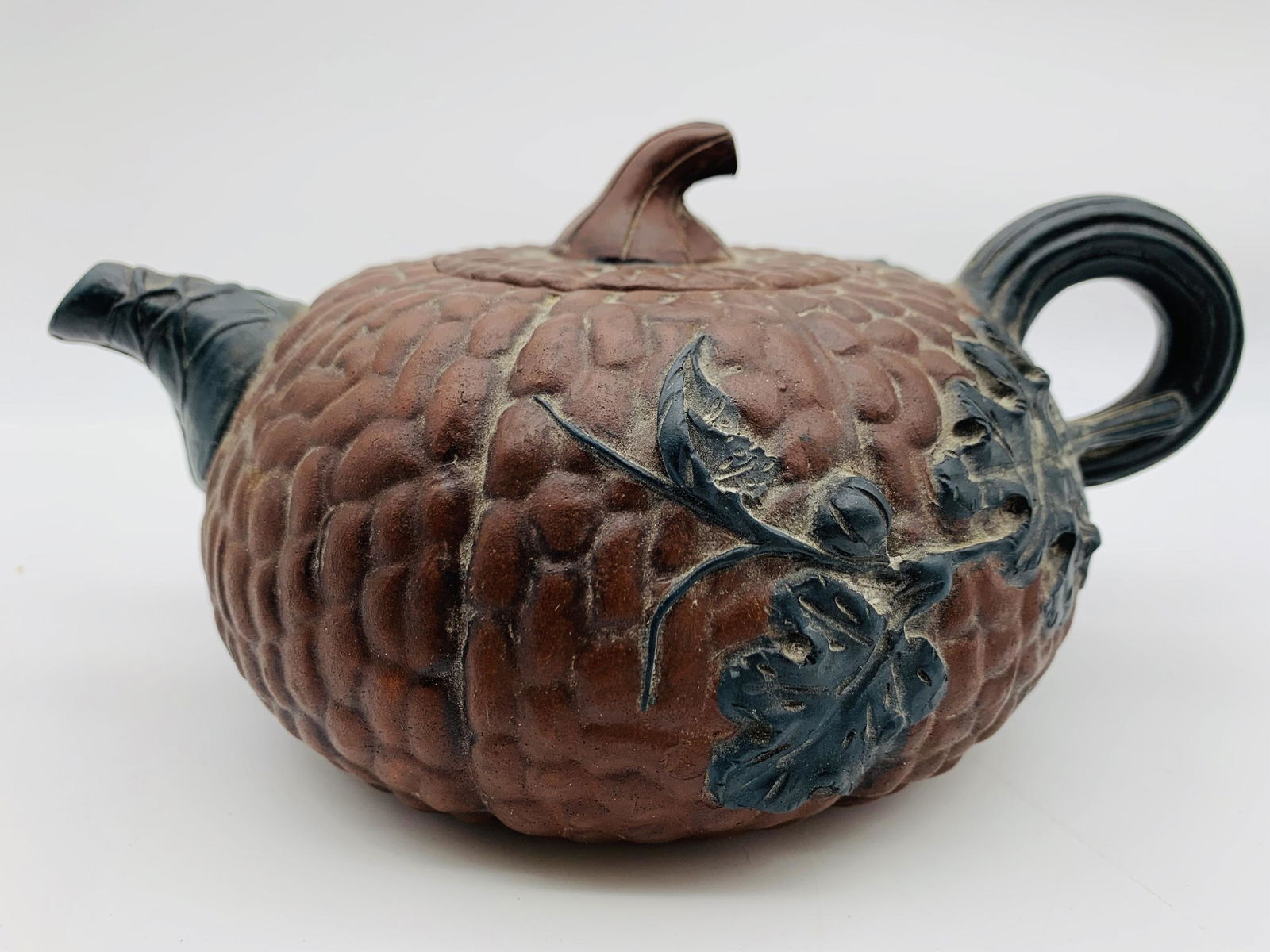Vintage Chinese Yixing Clay Teapot (1 of 4)